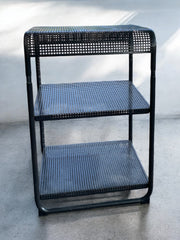 Étagère métal noir perforé style Bauhaus