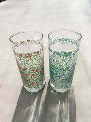 Deux verres à eau fleuris