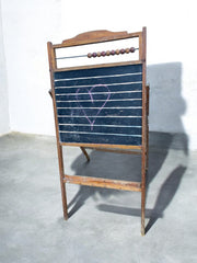 Ancien tableau d’écolier et boulier intégré