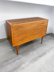 Commode pieds compas