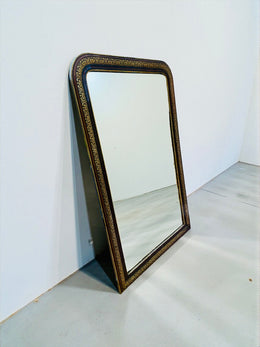 Miroir ancien français de style Louis-Philippe en bois sculpté et doré, du XIXe siècle.