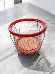 Panier de rangement ou ancien parc à poupées années 70