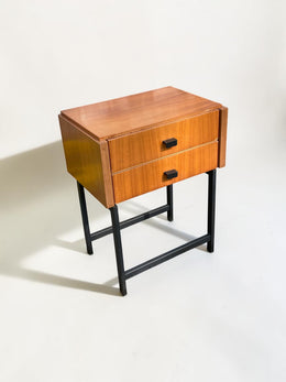 Meuble vintage d’appoint en teck