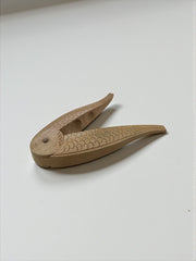 Casse noix poisson en bois années 50