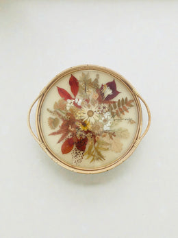 Plateau fleurs séchées en rotin