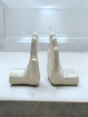 Mains serre livres effet nacre