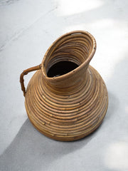 Vase pichet décoratif en rotin et bambou années 60