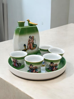 Service a saké siffleur femmes dénudées