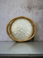 Plateau en nacre et rotin