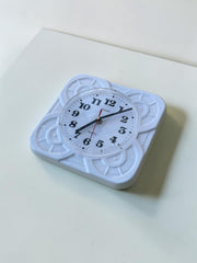 Horloge murale en céramique blanche années 60