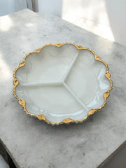 Plat apéro opaline blanche et bords dorés
