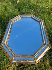 Sublime miroir à parcloses encadrement doré à la feuille attribué à LaBarge, 1970