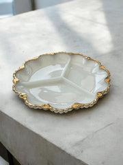 Plat apéro opaline blanche et bords dorés