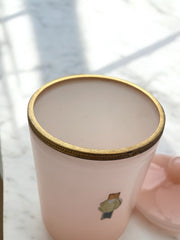 Pot rose en opaline rose poudré