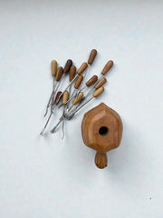 Piques apéros sur support tortue en bois