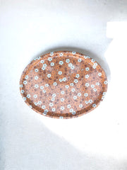 Plateau fleuri vintage en métal saumon