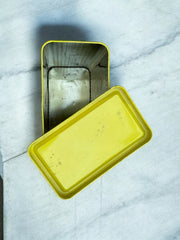 Ancienne et grande boite Nesquik en métal