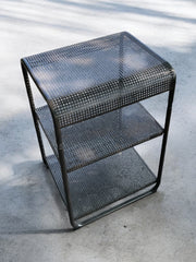 Étagère métal noir perforé style Bauhaus