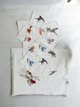 Grande nappe en tissu et 11 serviettes oiseaux brodés