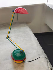 Lampe de bureau style Memphis