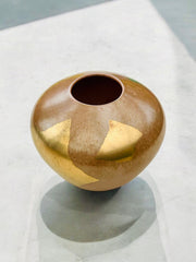 Vase en céramique camel et doré