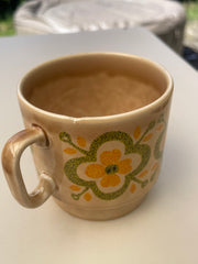 6 tasses et sous-tasse motif rétro