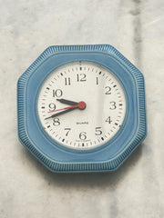 Horloge vintage bleue ciel en céramique