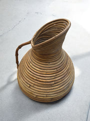 Vase pichet décoratif en rotin et bambou années 60