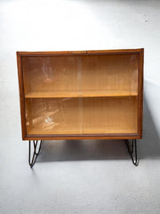 Meuble vitrine en teck pieds métal épingle noir