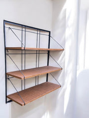 Rare étagère Meurop en bois et métal noir