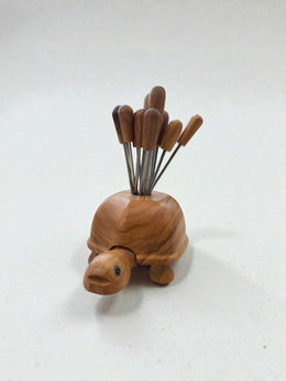 Piques apéros sur support tortue en bois