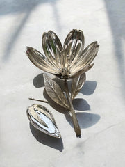 Cendrier/objet déco fleur argentée de grande taille