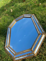 Sublime miroir à parcloses encadrement doré à la feuille attribué à LaBarge, 1970