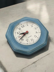 Horloge vintage bleue ciel en céramique