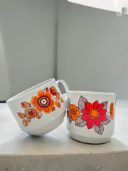 2 tasses fleurs colorées