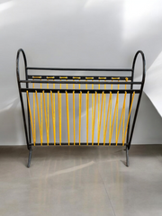 Porte journaux scoubidou et métal noir