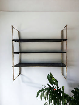 Étagère noire et dorée