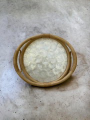 Plateau en nacre et rotin