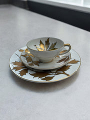 Service à café végétal doré et assiettes à dessert - 35 pièces