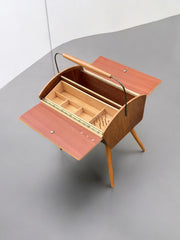 Boîte à couture/travailleuse pieds compas années 60