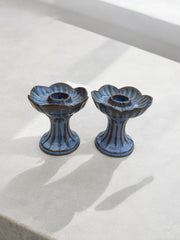 Paire de bougeoirs mauves fleurs en céramique