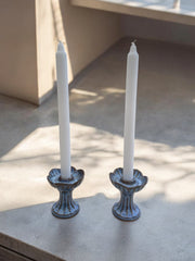 Paire de bougeoirs mauves fleurs en céramique