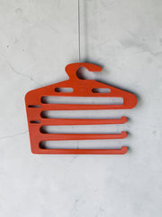 Cintre orange « moi » années 70