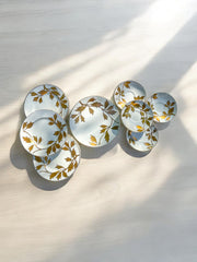 Service à café végétal doré et assiettes à dessert - 35 pièces