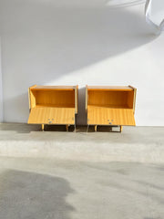 Deux tables de de nuit années 60 bois clair vintage