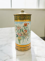 Ancienne boite à biscuits ou chocolats en fer blanc lithographié,  Victoria, motif floral