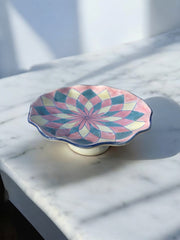 Petit présentoir à gâteaux Arlequin en faïence couleurs pastel