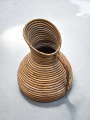 Vase pichet décoratif en rotin et bambou années 60