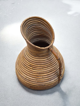 Vase pichet décoratif en rotin et bambou années 60