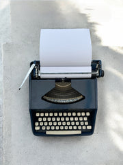 Machine à écrire vintage bleue roi Remington fonctionnelle